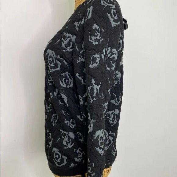 Hinge Black and Gray Quilted Textured Rose Sweatshirt - Picture 7 of 9